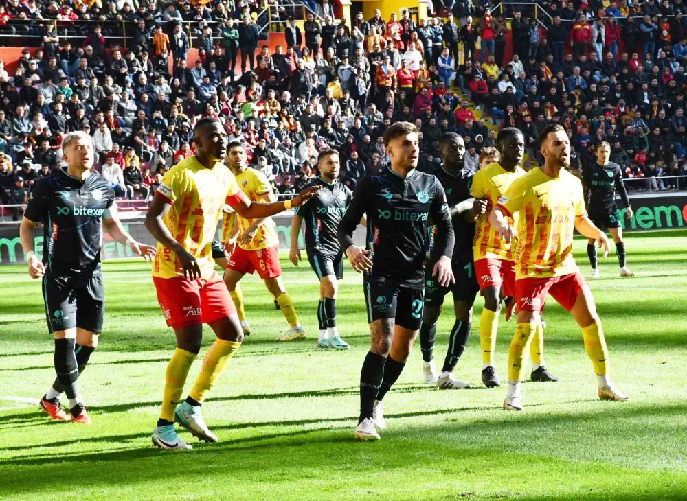 Trendyol Süper Lig: Kayserispor: 0 - Adana Demirspor: 1 (İlk yarı)