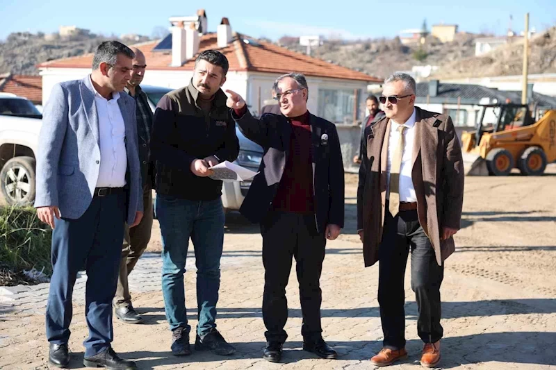 Hacılar’da yol çalışmaları tüm hızıyla sürüyor
