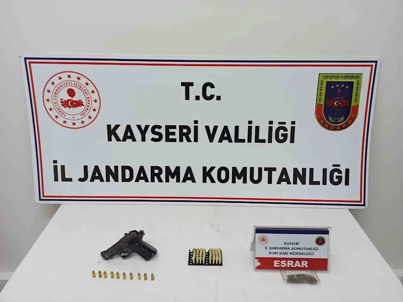 Gazinoda ruhsatsız tabanca ve uyuşturucu ele geçirildi
