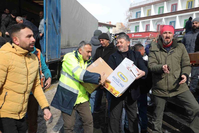 Develi’den depremzedeler için 4 yardım kafilesi daha yola çıktı
