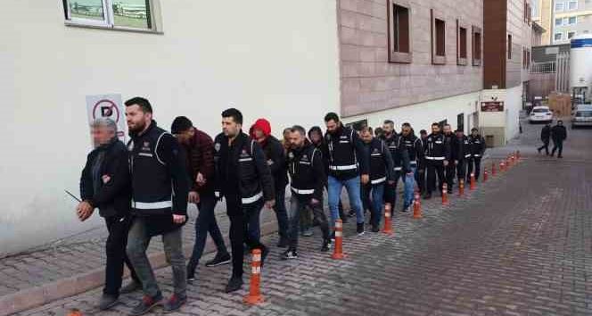 Eş zamanlı ‘kaçakçılık’ operasyonunda 11 kişi adliyede