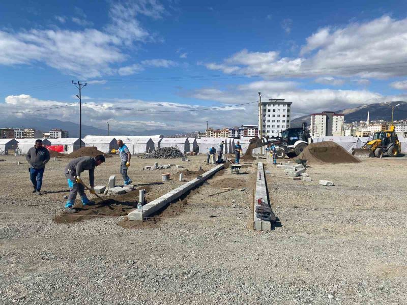 Melikgazi çadır kent ve konteyner kentlerde alt ve üst yapı çalışmalarına hızla devam ediyor
