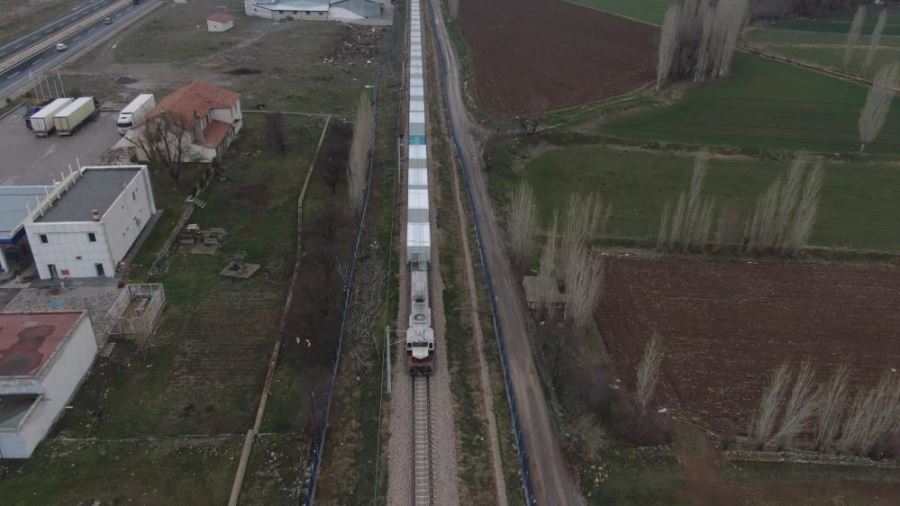 Depremzedelere giden yaşam konteynerleri Kayseri’den geçti