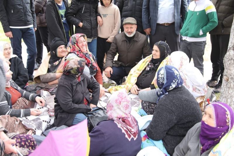 Başkan Çolakbayrakdar, şükür sofrasında vatandaşlarla bir araya geldi
