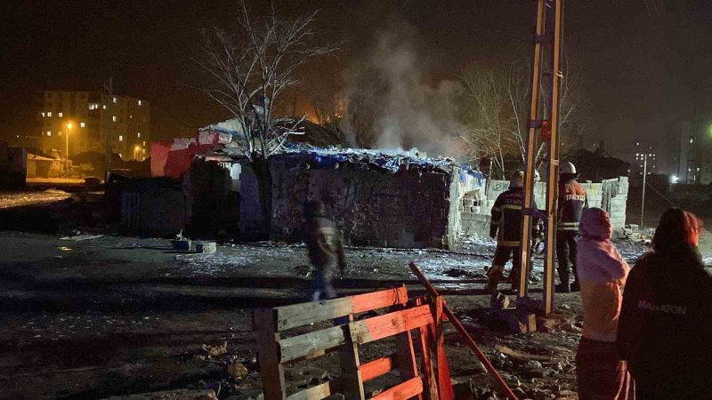 Müstakil evin ahırında çıkan yangın söndürüldü
