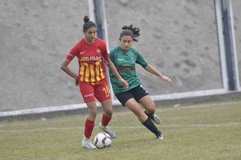 Zeynep Bilir hat-trick yaptı
