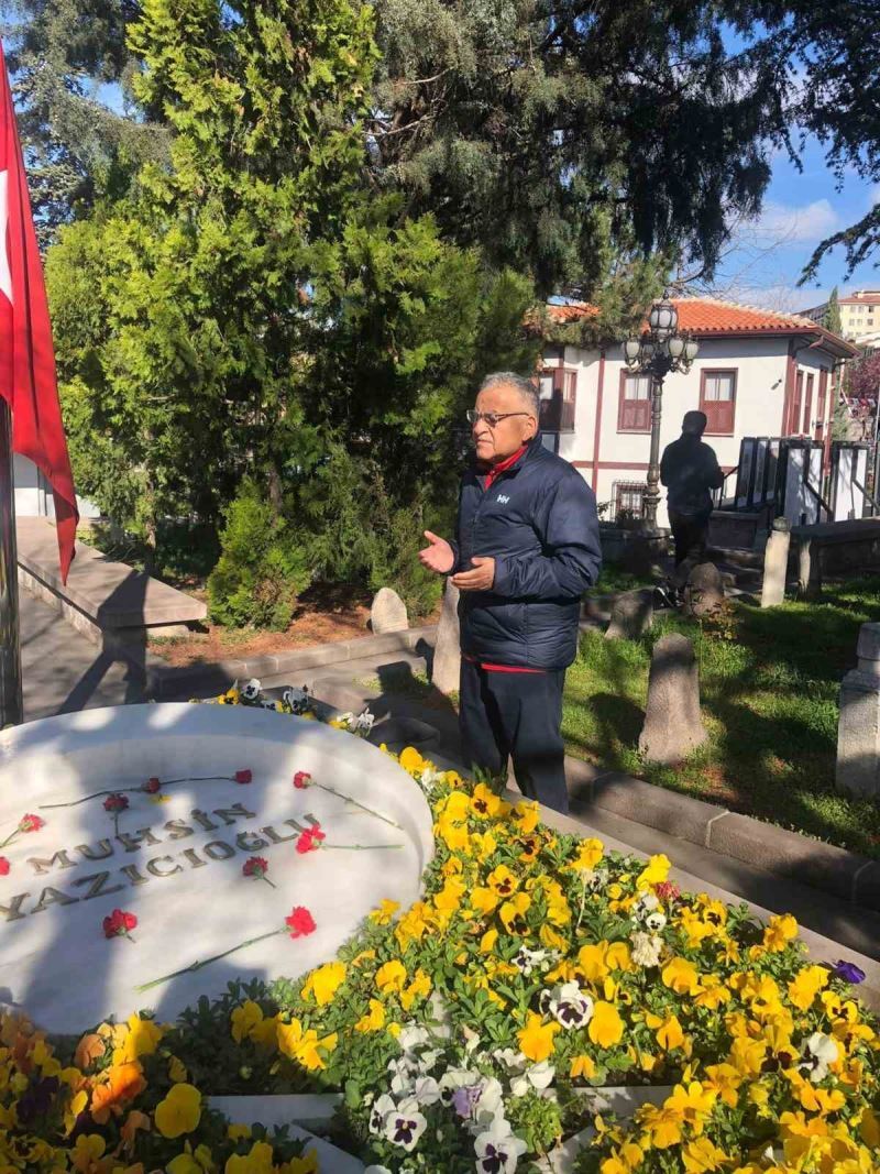 Başkan Büyükkılıç’tan Yazıcıoğlu ve Pakdil’in kabirlerine ziyaret
