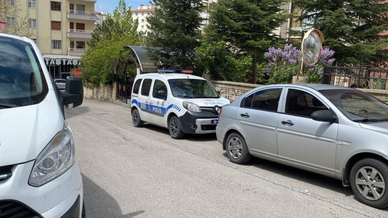 Genç kadın kendini asarak yaşamına son verdi
