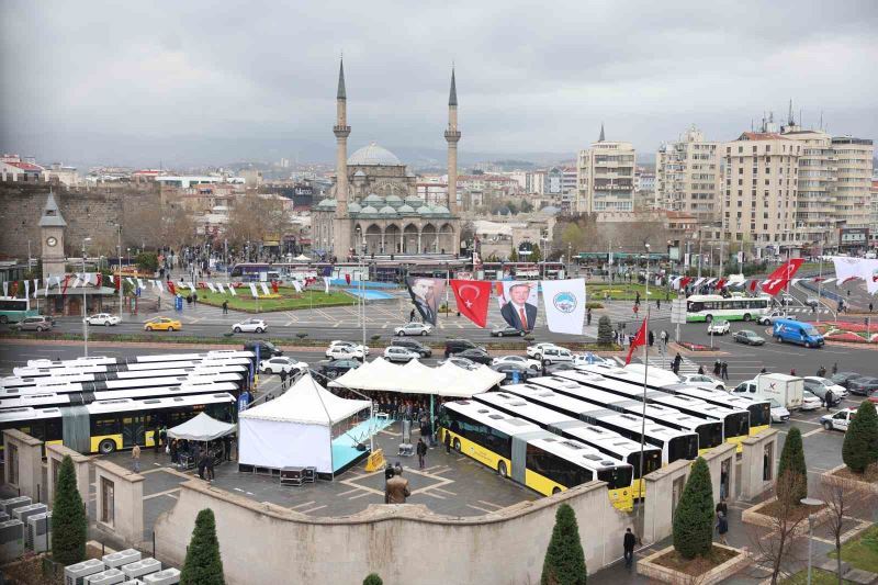 Başkan Büyükkılıç, 12 adet yeni otobüsü tanıttı
