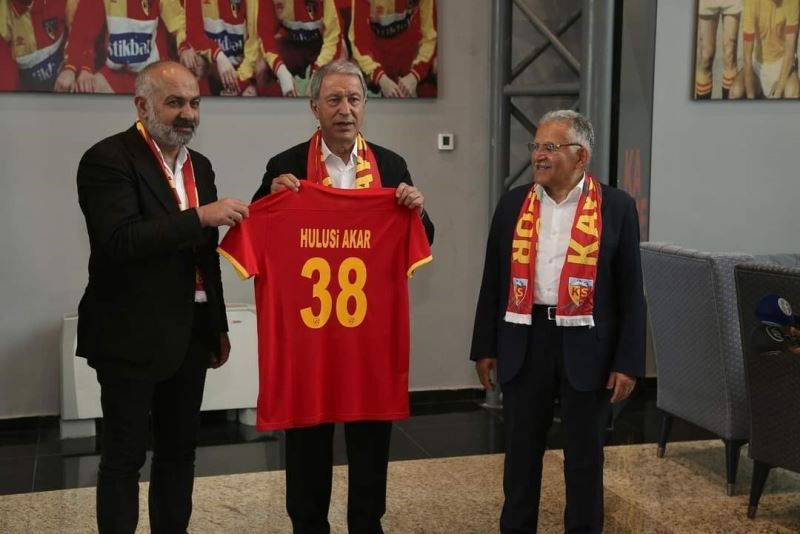 Bakan Akar’dan Kayserispor’a ziyaret
