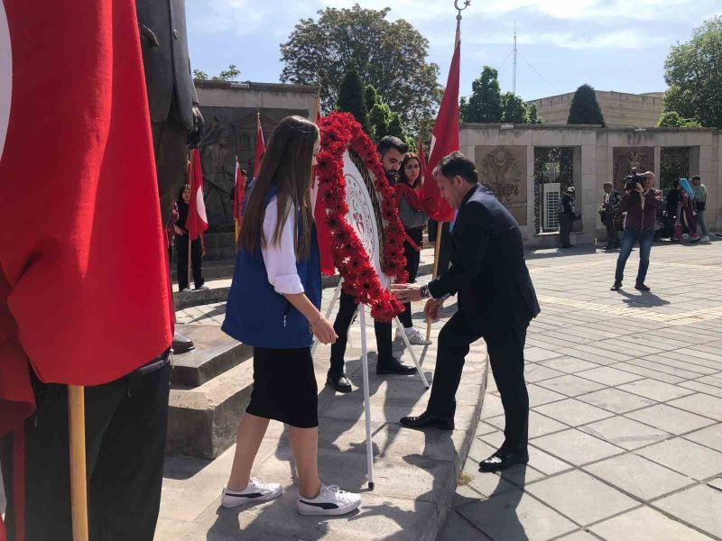 Kayseri’de Gençlik Haftası, çelenk töreni ile başladı
