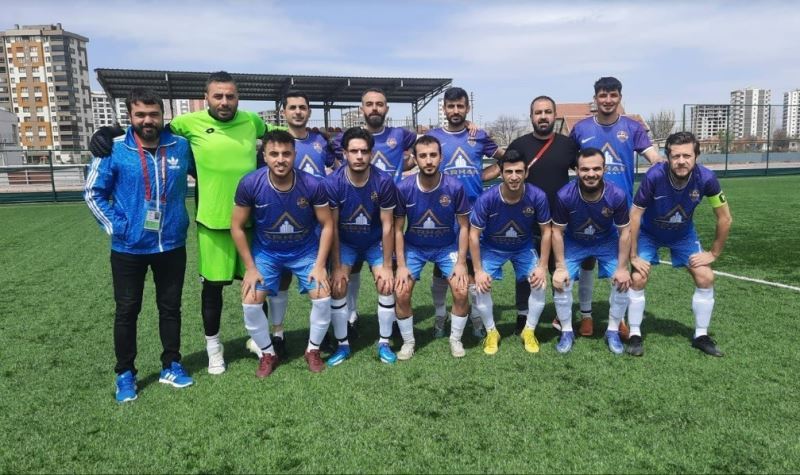 Ligin namağlup takımları Kalespor ve Yeni Esenspor
