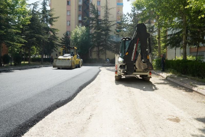 Melikgazi yolları yenileyerek ulaşımı daha konforlu hale getiriyor
