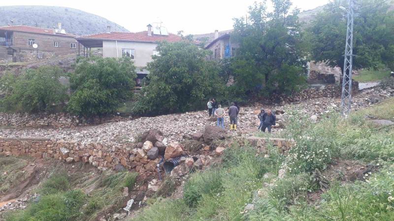 Sağanak yağış Kayseri’de sele neden oldu
