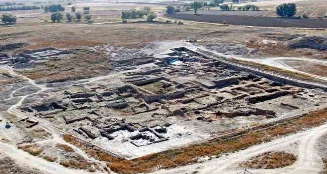 Kültepe’de hedef 45 asırlık yapıyı bulmak