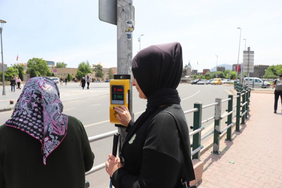 Engelli vatandaşlar için ’Erişilebilir yaya butonları’