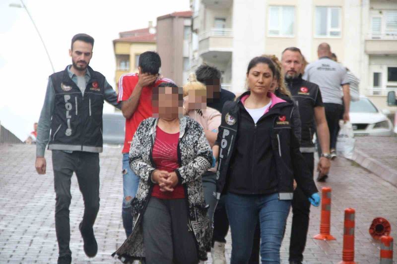 Uyuşturucu operasyonunda gözaltına alınanlar adliyede
