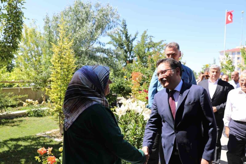 Protokolden 15 Temmuz şehidinin ailesine ve mezarına ziyaret
