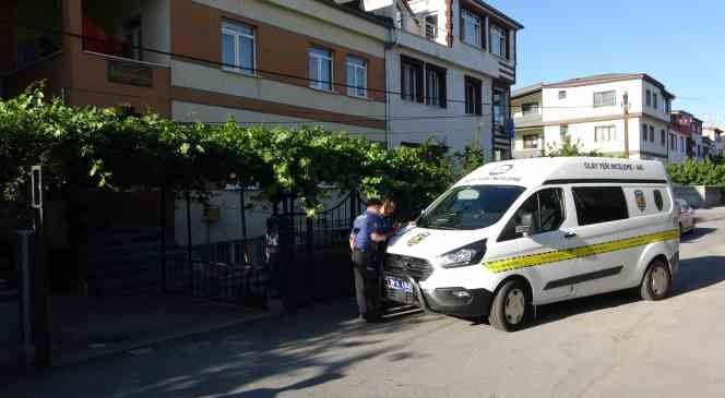 Oğlunu kurtarmak isteyen anne yaralandı