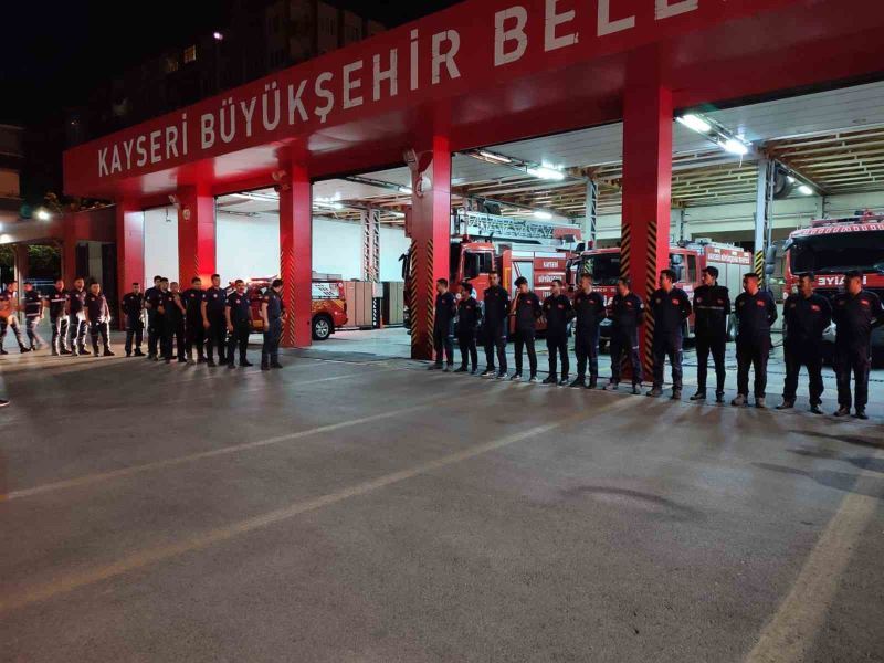 Kayseri İtfaiyesi’nden Mersin’e 4 araç, 13 personel ile destek
