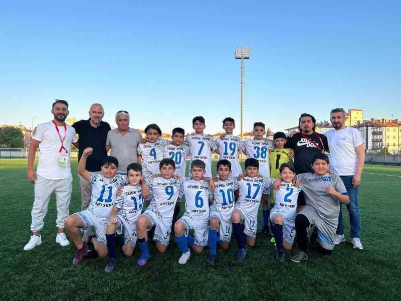 Kayseri U-12 Liginde şampiyon Demirspor oldu
