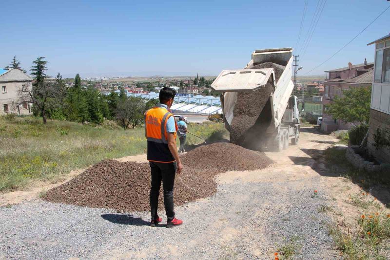 Talas Belediyesi Başakpınar’da 6 sokakta birden çalıştı
