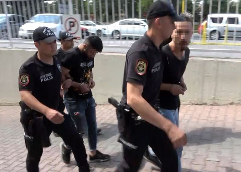 Uyuşturucudan gözaltına alınan şahıs basın mensuplarına tükürdü
