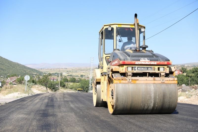 Melikgazi’de asfalt çalışmaları hız kesmeden devam ediyor
