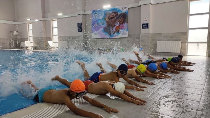 Büyükşehir’in Sarıoğlan Çiftlik Kapalı Yüzme Havuzu hizmete başladı
