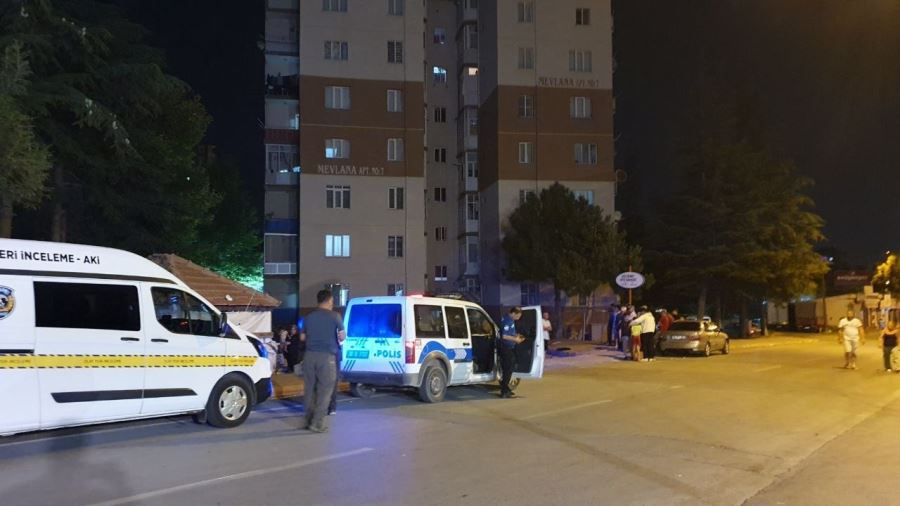 Kayseri’de 5. kattan düşen genç ağır yaralandı