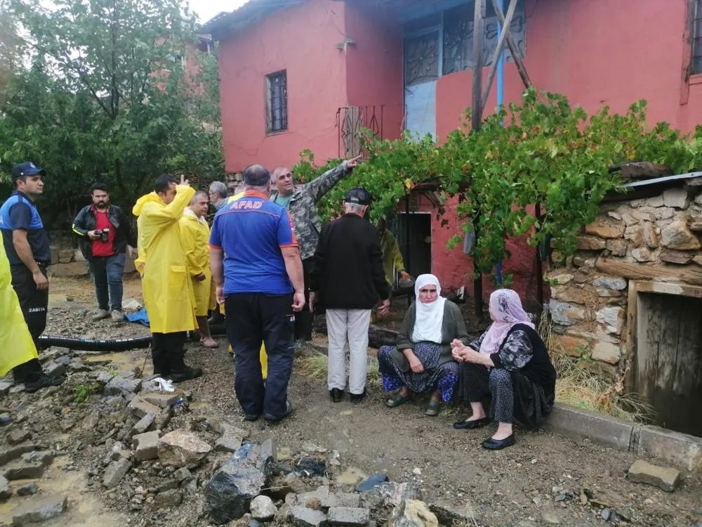 Kayseri’de sağanak yağış sele neden oldu