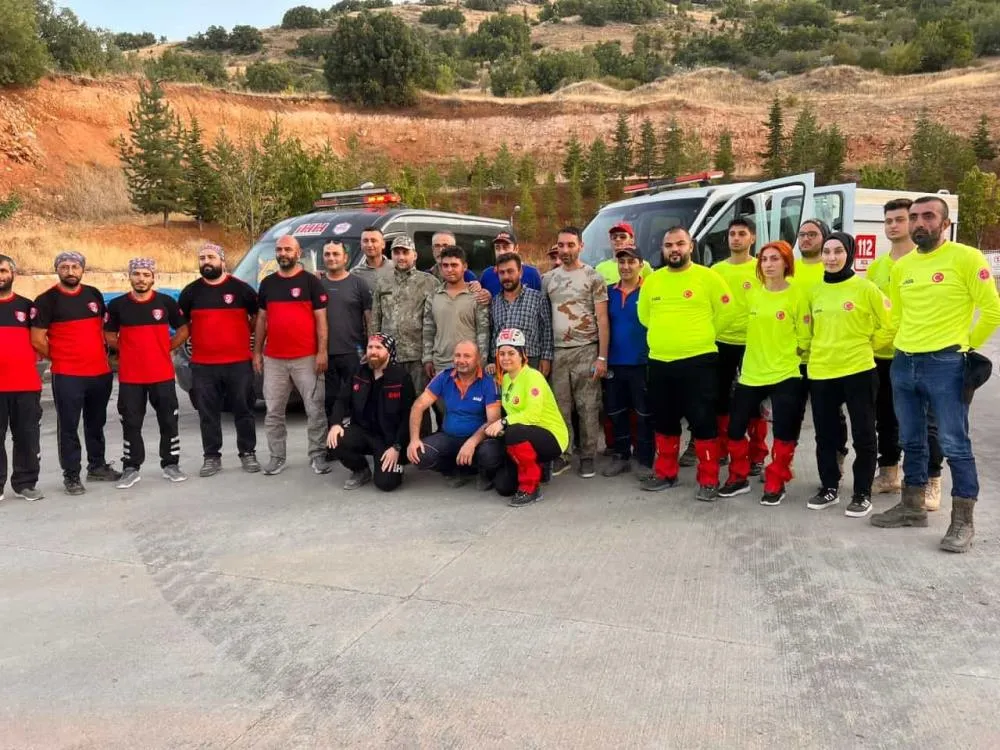 Kayıp olarak aranan genç ağaç altında uyurken bulundu