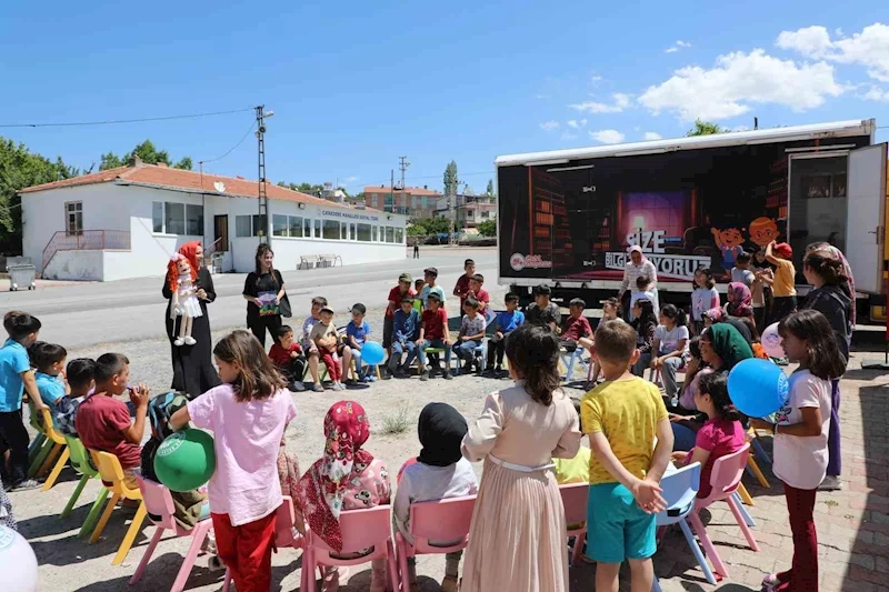 Talas’ın gezici kütüphanesi yola devam ediyor
