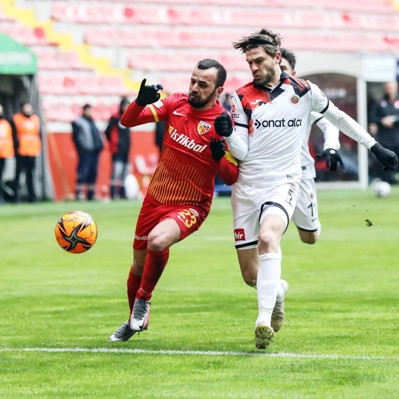 İlhan Parlak futbolu bıraktı
