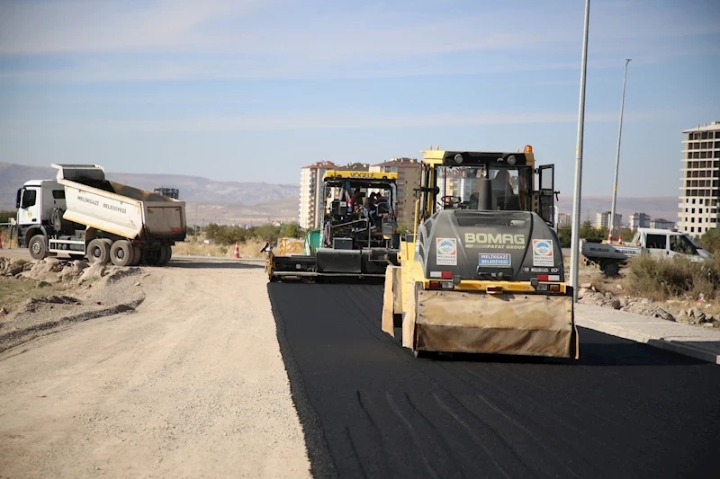 Melikgazi yeni asfalt yollar için hızla çalışıyor
