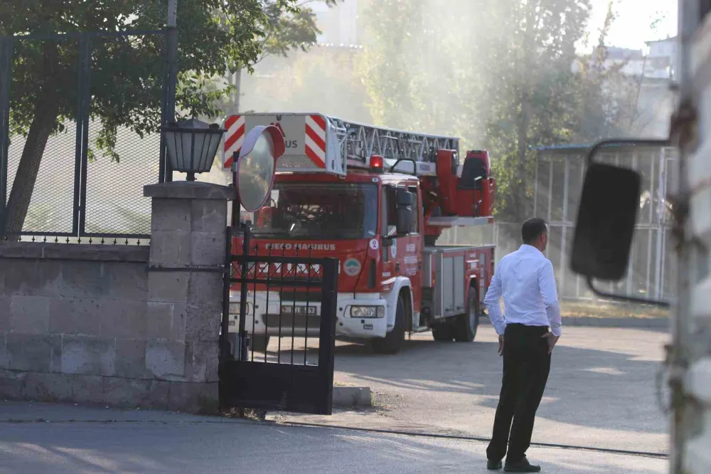 Kayseri’de fabrika hurdalığında çıkan yangın söndürüldü