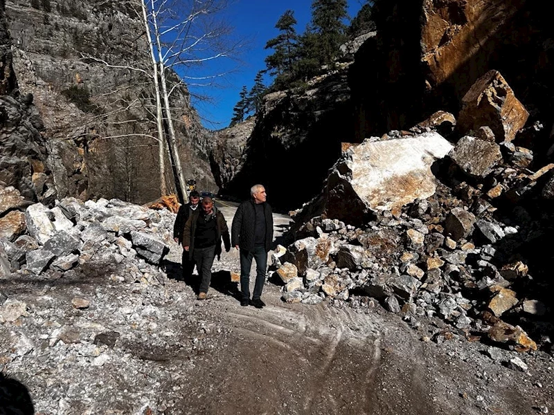 Kapuzbaşı Yolu’ndaki heyelana büyükşehirden anından müdahale
