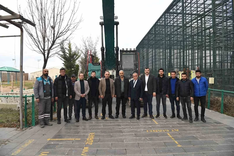 Büyükşehir, hayvanat bahçesinde temizlik ve tadilat çalışmalarına başladı
