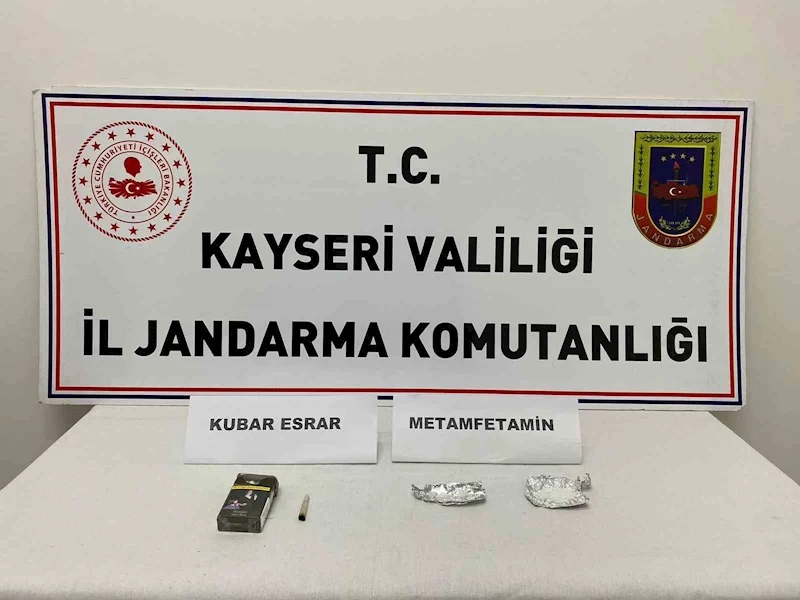 Sigara kağıdına sarılı uyuşturucu yakalandı
