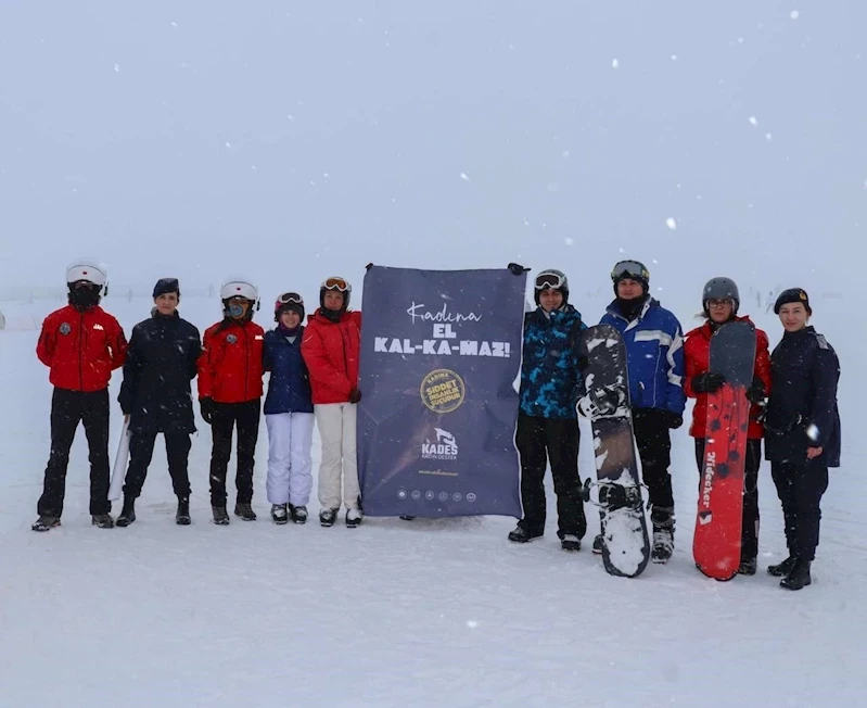 Jandarmadan Erciyes’te tatilcilere KADES bilgilendirmesi
