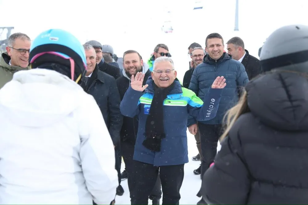 Başkan Büyükkılıç, Erciyes’te kayak tutkunlarıyla bir araya geldi