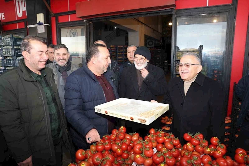 Başkan Büyükkılıç, Hal esnafıyla bir araya geldi
