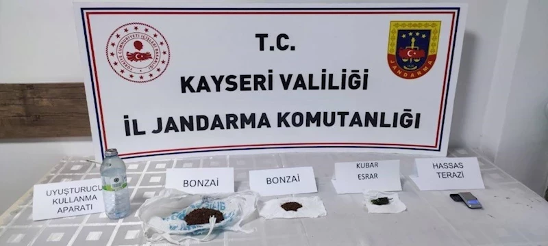 Jandarma’dan uyuşturucu operasyonu: 3 Gözaltı
