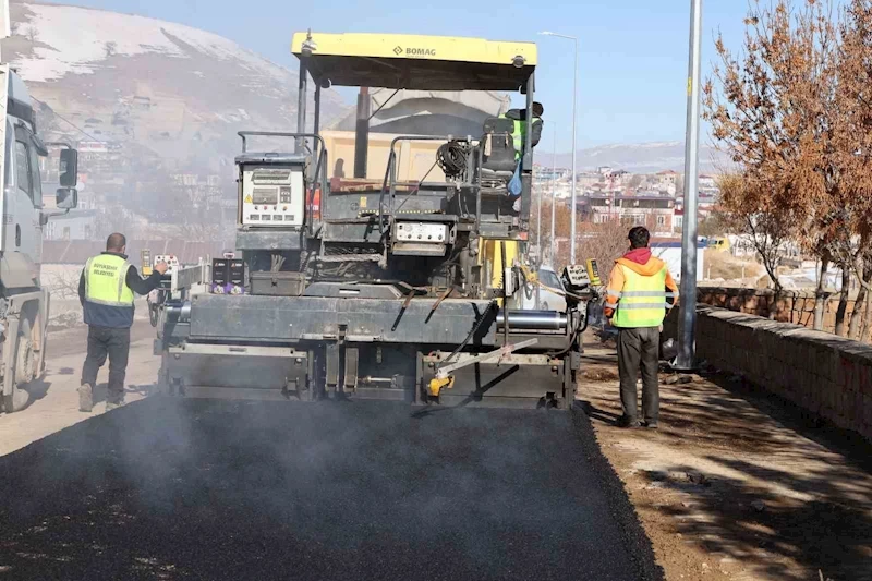 Büyükşehir ve Talas’tan Kepez’e sıcak asfalt
