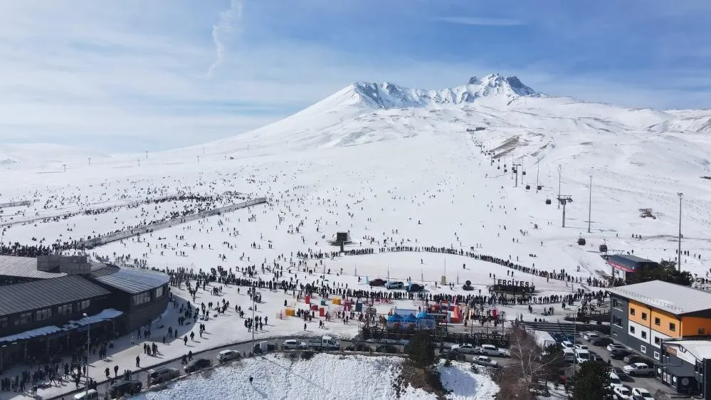 Erciyes’e hafta sonu ziyaretçi akını