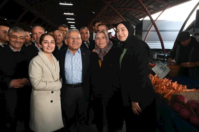 Başkan Büyükkılıç, pazarcı esnafının her zaman yanında
