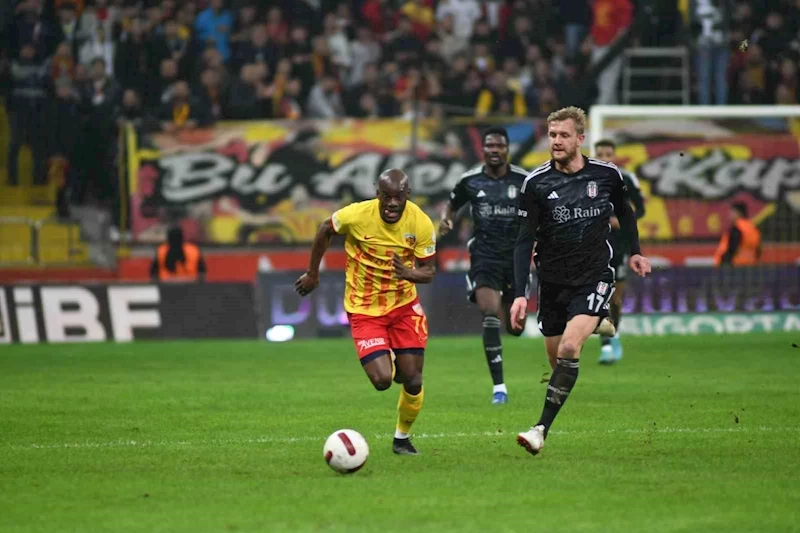 Trendyol Süper Lig: Kayserispor: 0 - Beşiktaş: 0 (İlk yarı)
