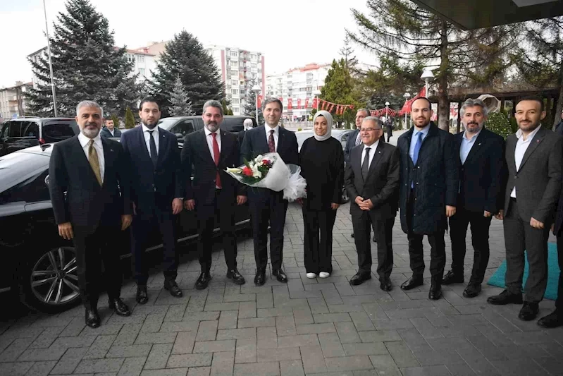 AK Parti Genel Başkan Yardımcısı Sırakaya’dan Büyükkılıç’a ziyaret
