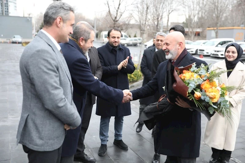 Başkan Çolakbayrakdar, “Daha fazla çalışarak, yürümek yok, koşmak var”
