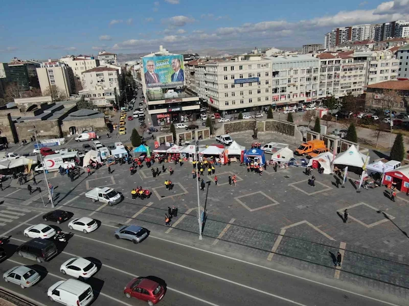 Asrın felaketinde fedakarca çalışan ekipler, vatandaşları bilinçlendirdi
